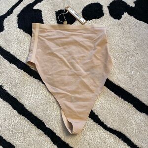NWT! SKIMS Sculpting Thong
